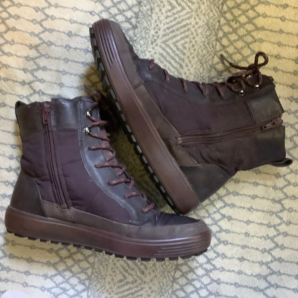 Women's High-Top Lace-Up Casual Boots in Deep Burgundy